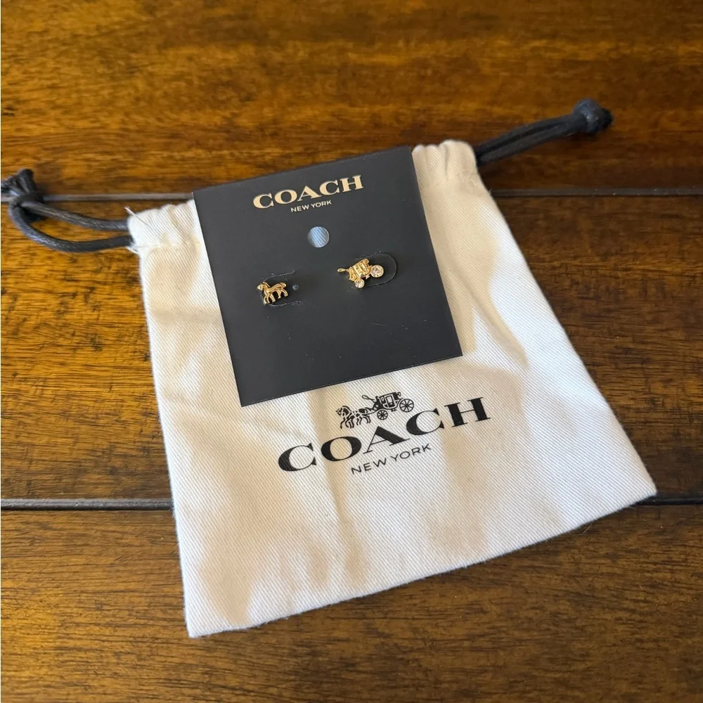 ✨NWT - Coach Horse & Carriage Stud Earrings✨ - Picture 2 of 5
